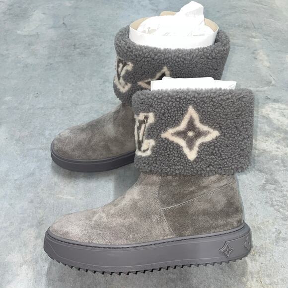 LOUIS VUITTON Snowdrop Grey Suede & Shearling LV Inıtıals Ankle Boots, Size 38 - Picture 1 of 14